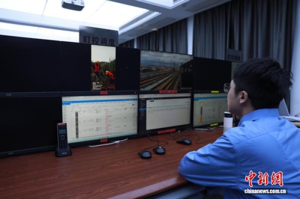 上阳网配资 超强台风“桦加沙”来袭 南铁逐步停运往返广东方向列车