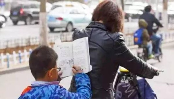 怀远策略 如果孩子不爱读书，放学回家后父母带他做3件事，比打骂更有效果